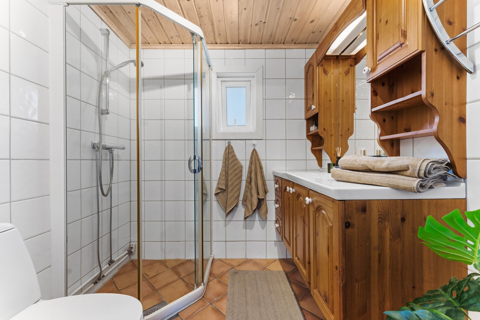Bad/wc er flislagt med varmekabler Galleribilde