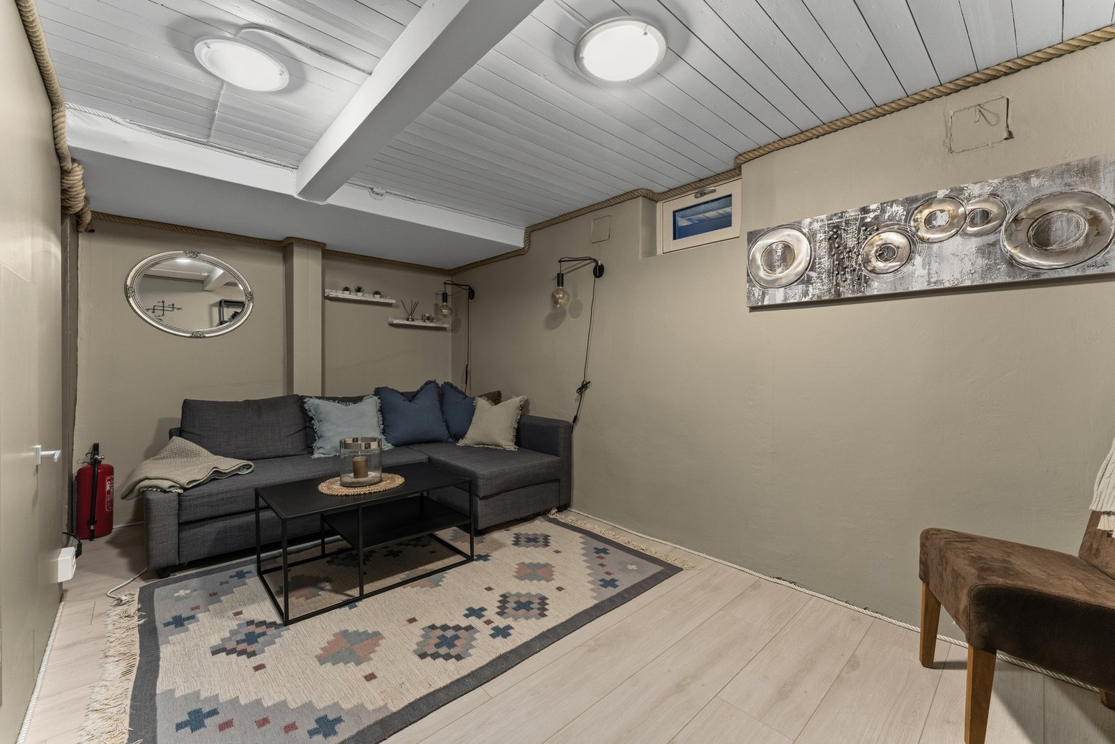 Det gjøres oppmerksom på at dette rommet ikke er godkjent for varig opphold. Galleribilde