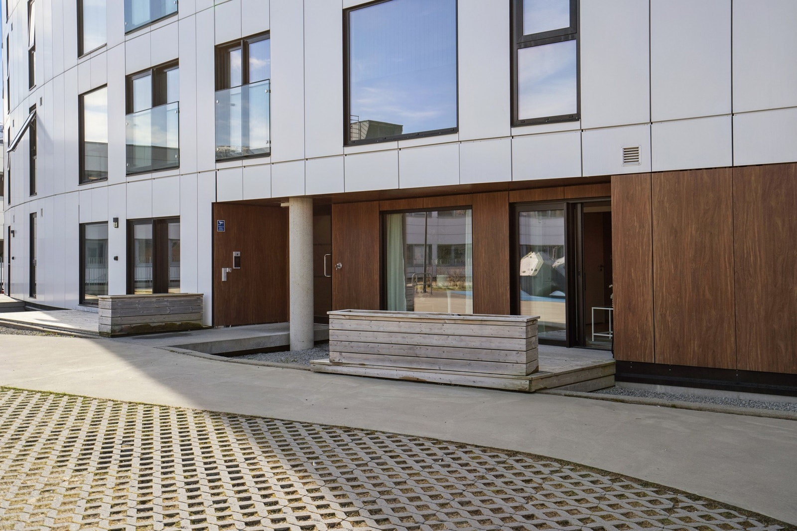 Terrasse på bakkeplan med direkte tilknytning til leiligheten. Galleribilde