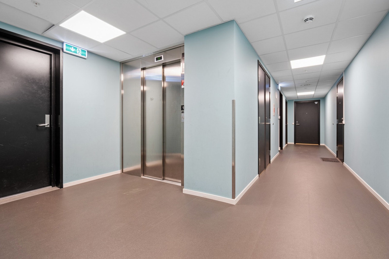 Felles gangareal med heis og inngang til leilighetene. Galleribilde