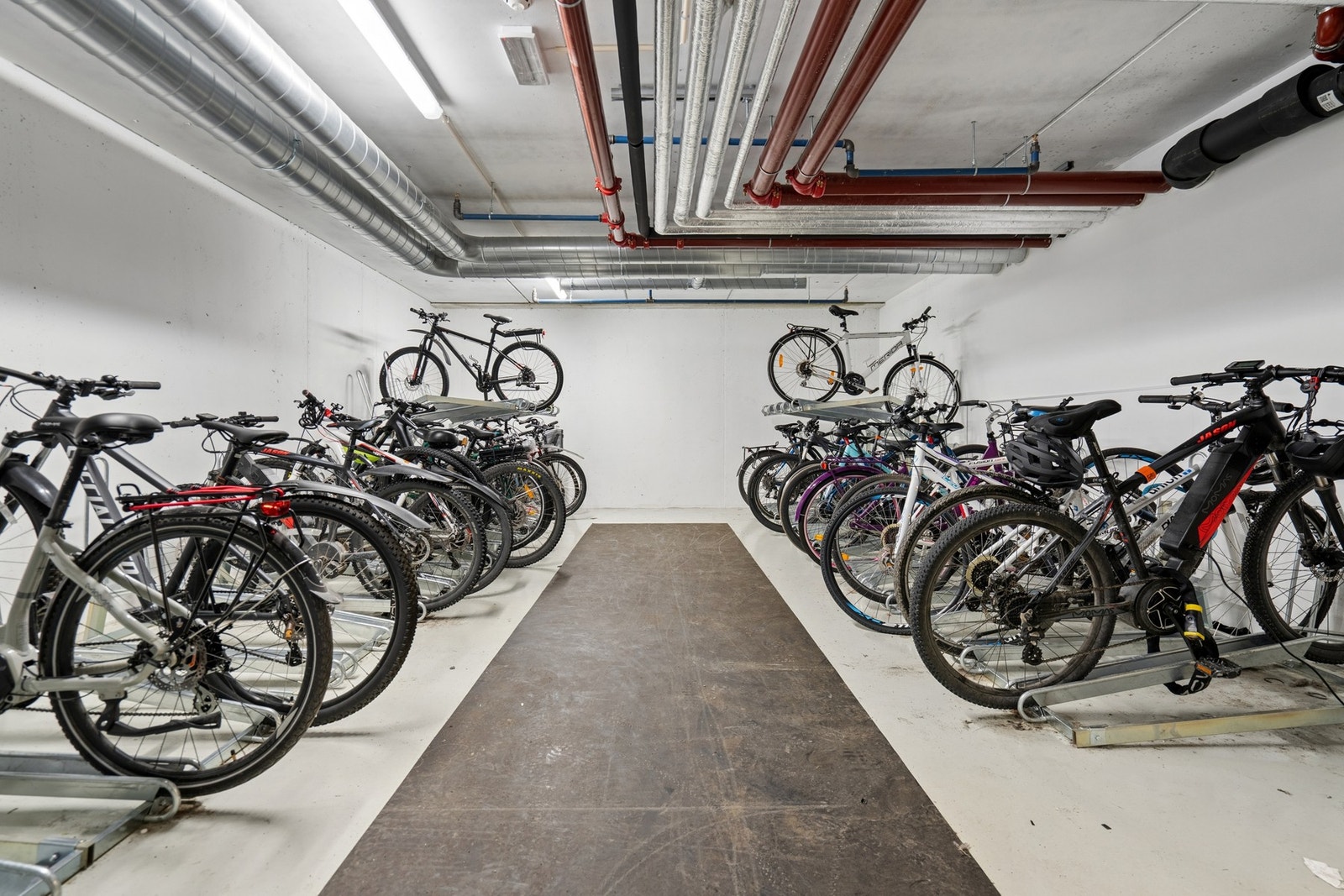 Leiligheten har tilgang til felles sykkelparkering i underetasjen. Galleribilde