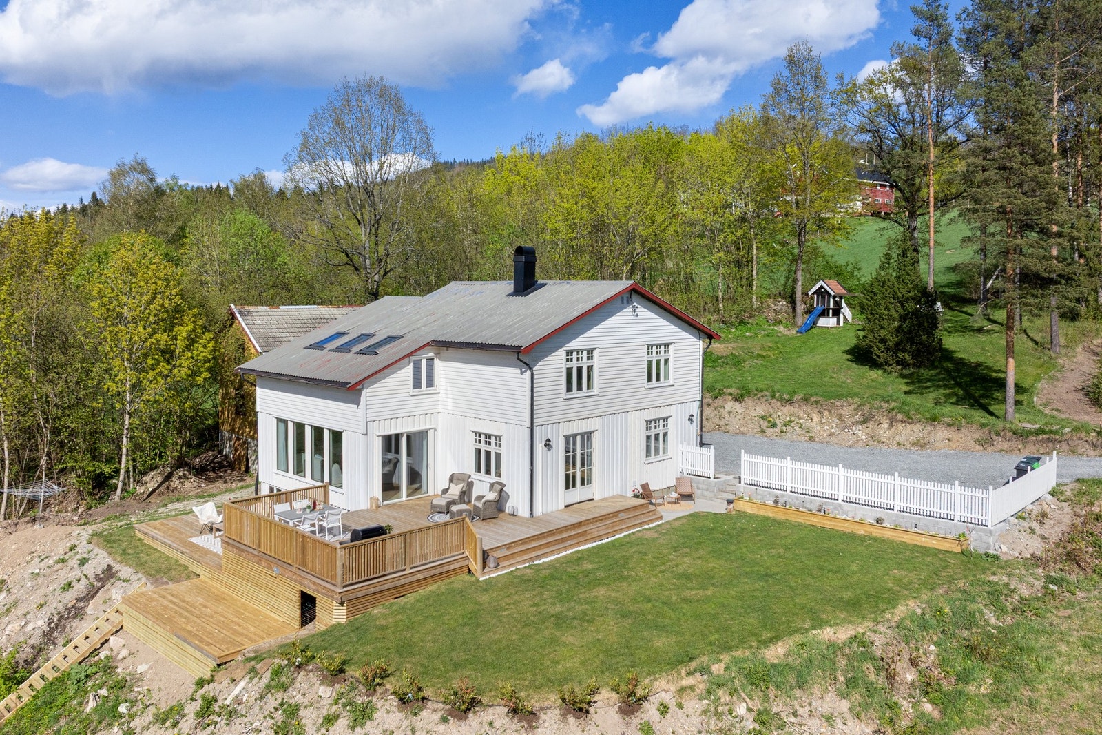 Boligen har flere flotte og solrike uteområder. Galleribilde
