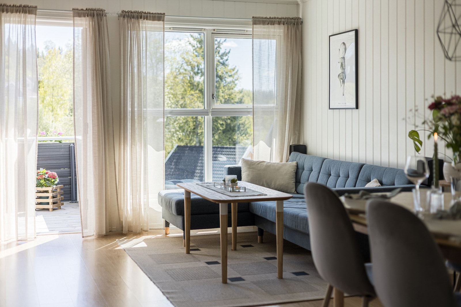 Velkommen til Svendsemarka 4A - en lys og innbydende 3-roms leilighet i et etablert og familievennlig boligområde. Galleribilde