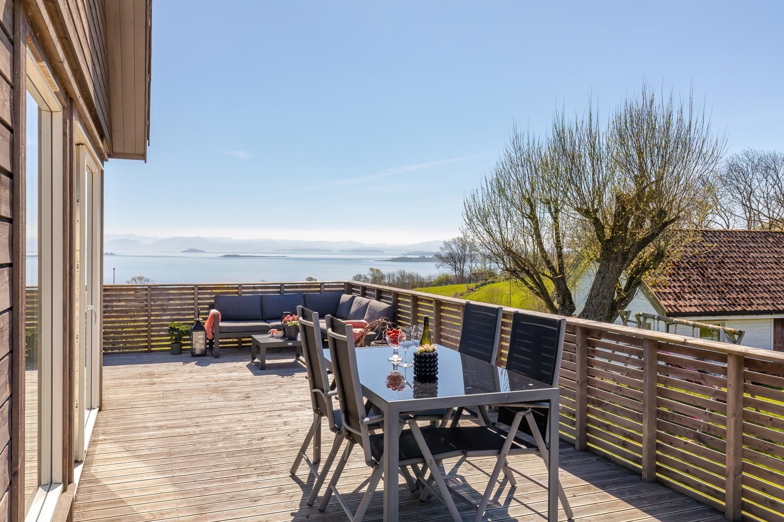 Terrasse - stor og solrik Galleribilde