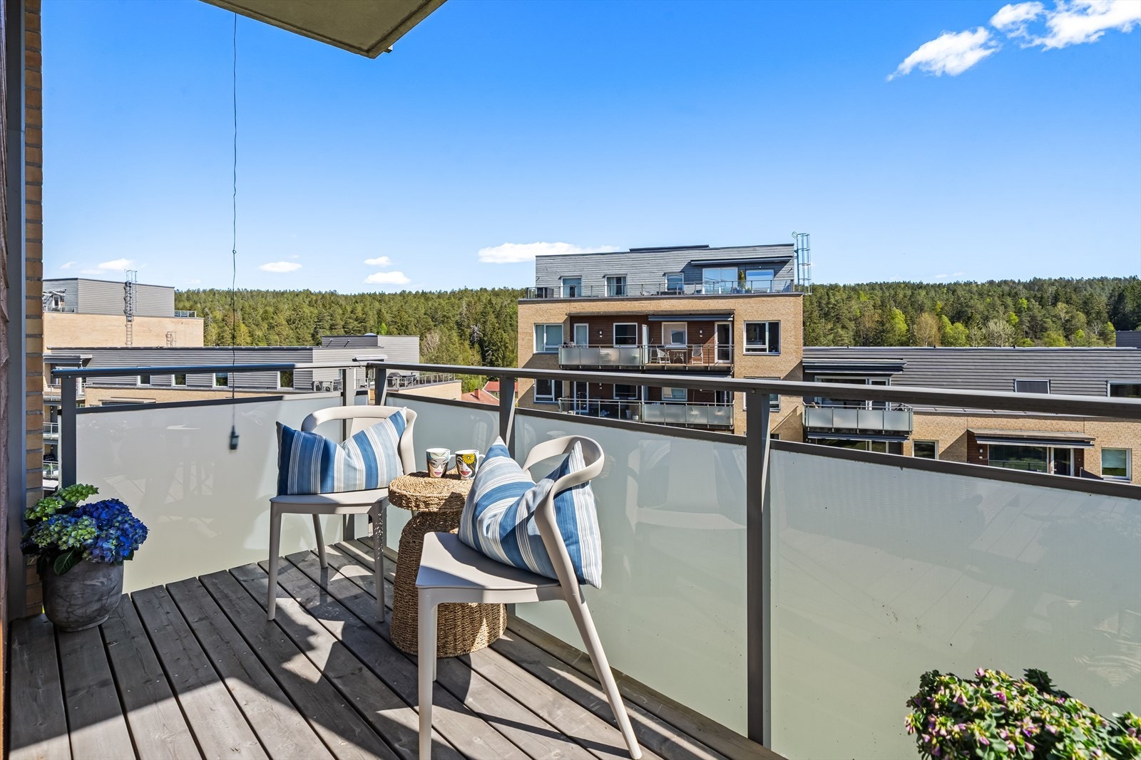 Det er plass til flere sittegrupper. Galleribilde