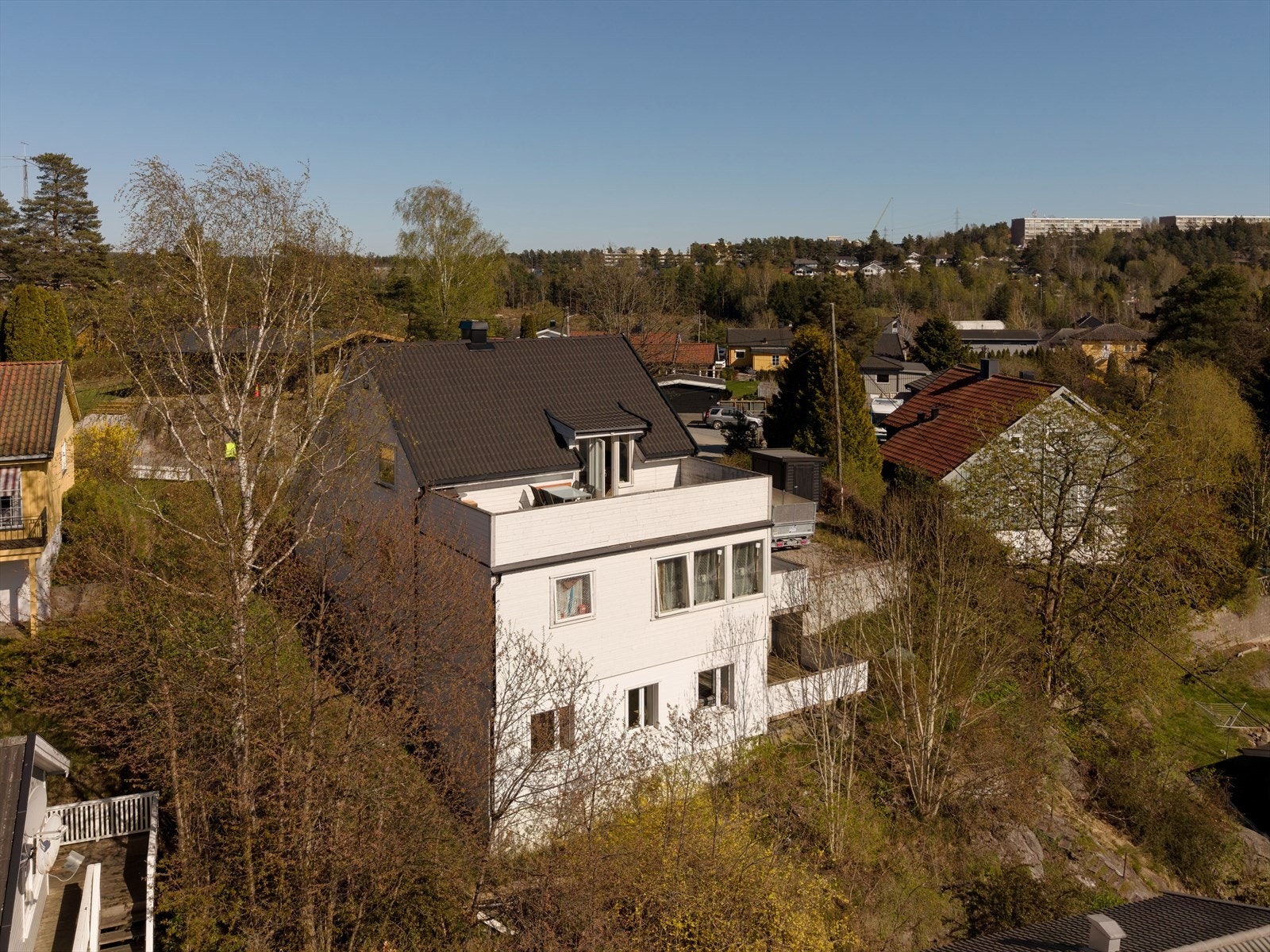 Beliggende høyt i terrenget med gode lys- og solforhold. Foto: Stig Heltorp. Galleribilde