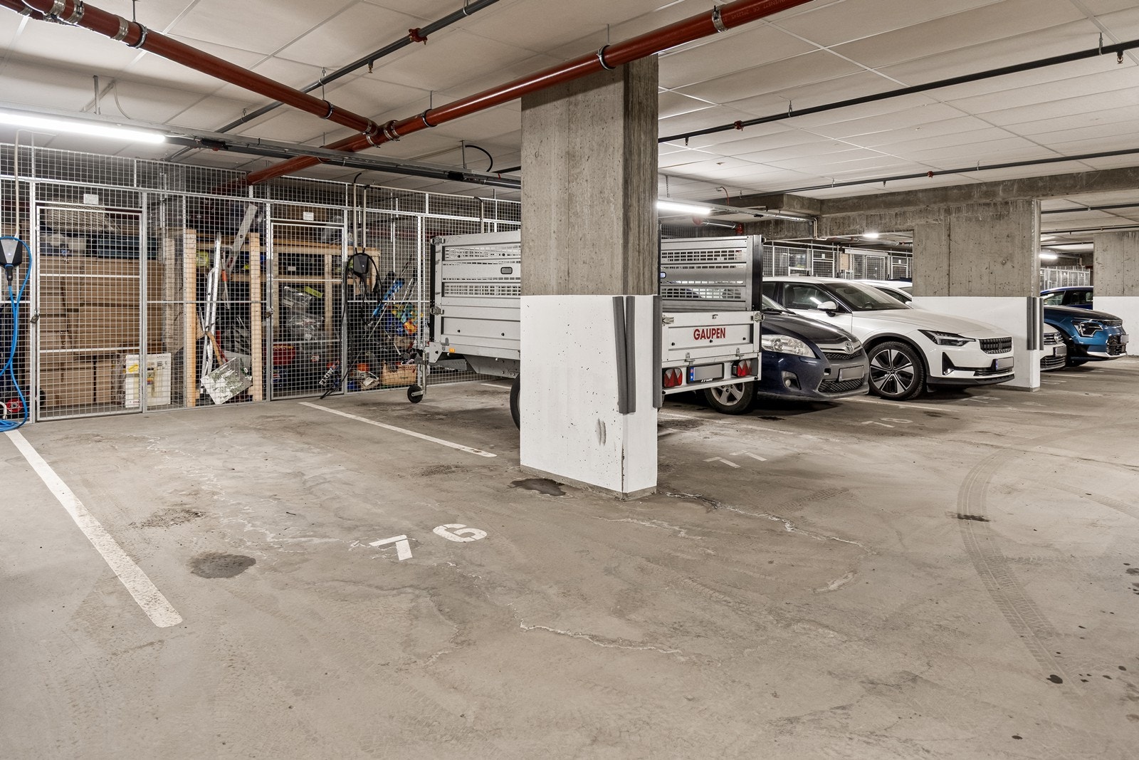 Leiligheten disponerer to boder og parkering i felles garasjeanlegg. Galleribilde