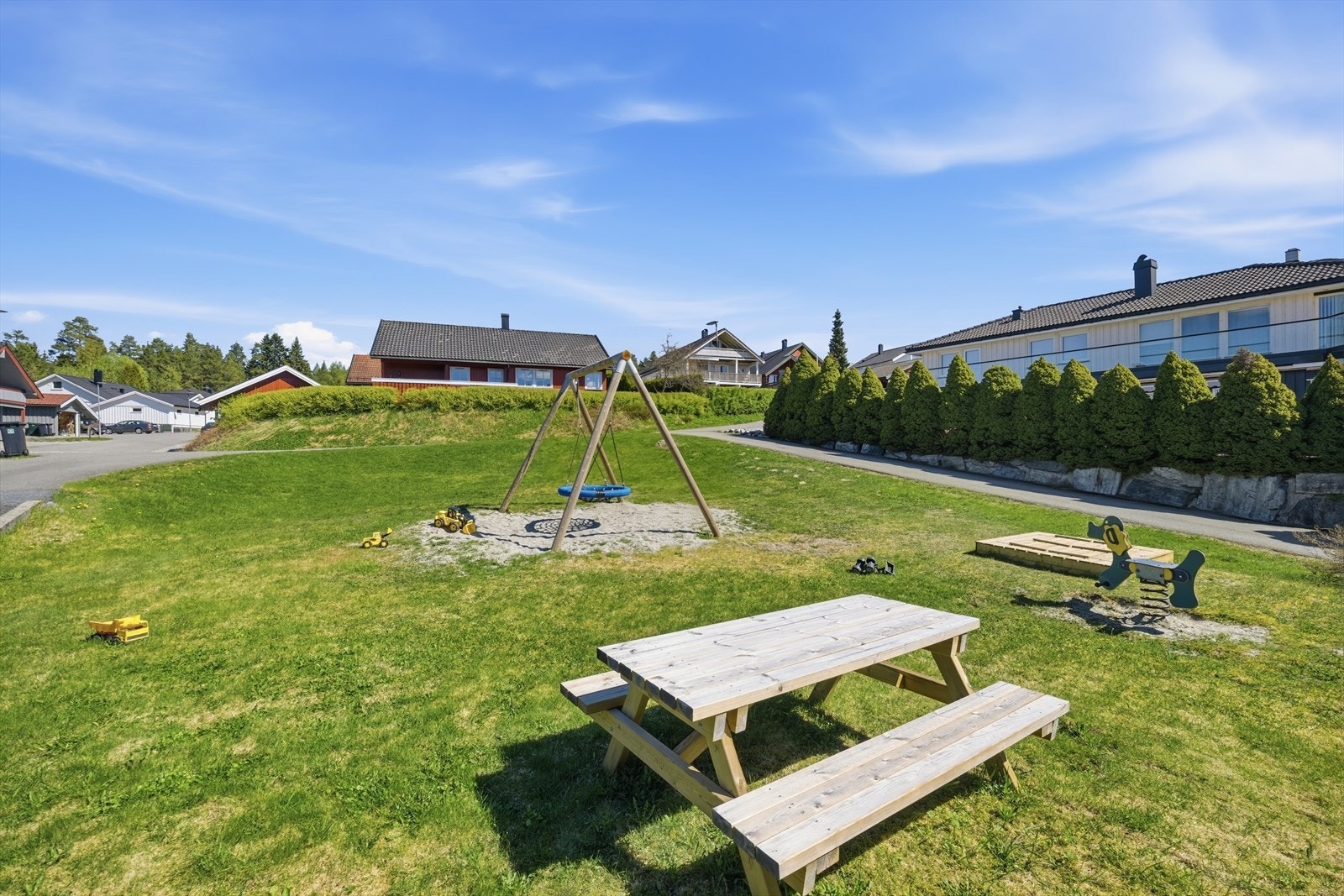 Felles lekeplass rett nedenfor boligen Galleribilde