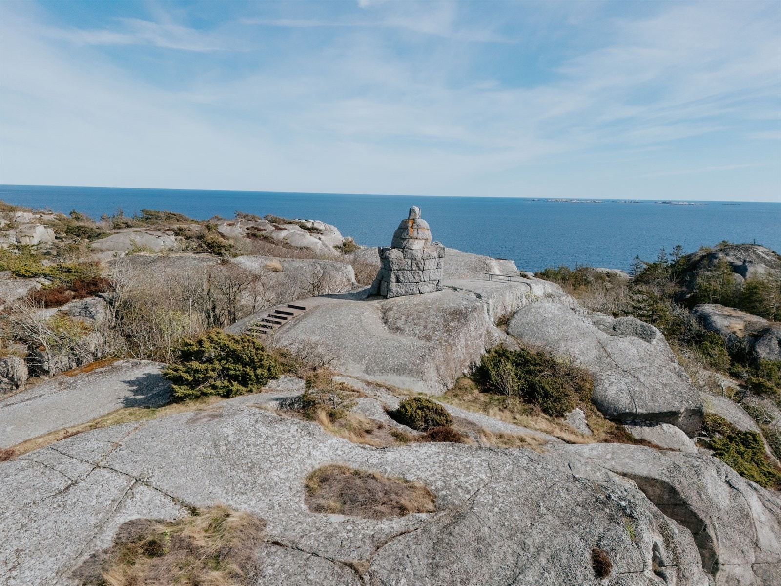 Utforsk de flotte svabergene og nyt utsikten over havet. Galleribilde