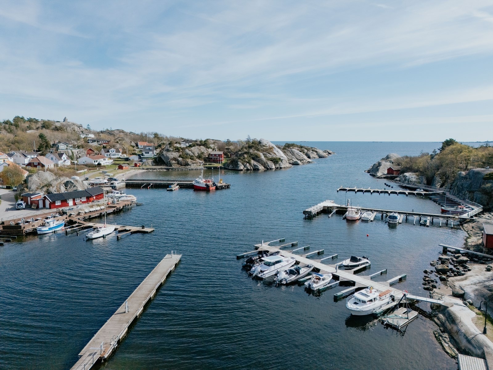 I nærområdet finner du flere havner, blant annet Ula Gjestehavn og Kjerringvik. Galleribilde