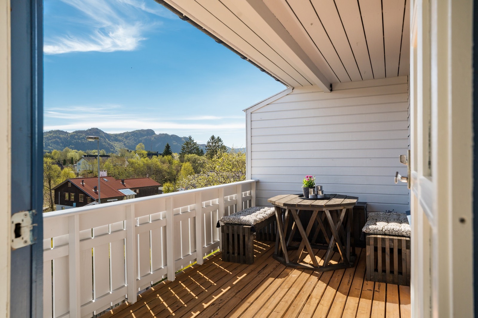 Verandaen er sydvendt og byr på solrike forhold. Galleribilde