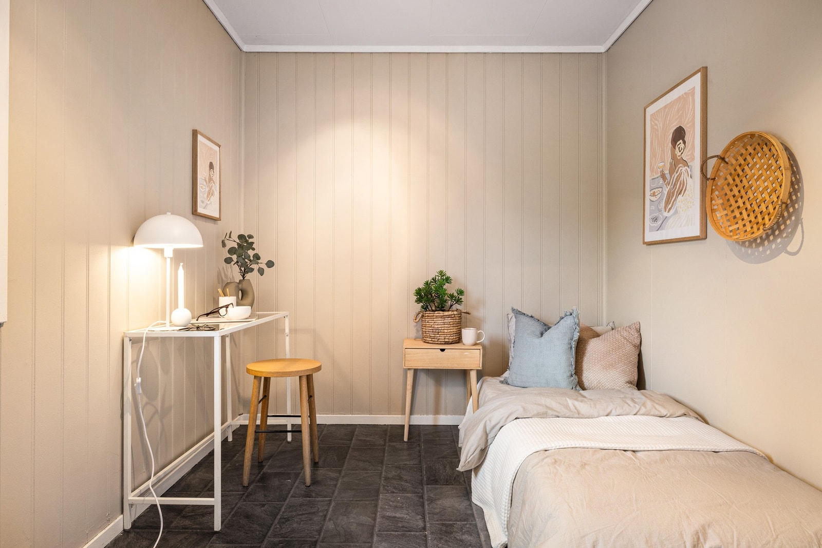 - Soverom 3 er målt til 7,6 m² og har plass til enkelseng og garderobe - Galleribilde