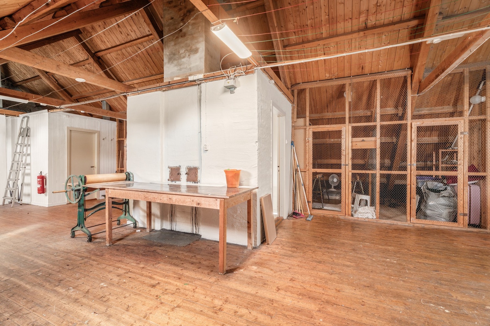 Om to boder ikke var nok, disponerer leiligheten også en bod på loft. Denne er målt opp til ca. 2 kvm. Galleribilde