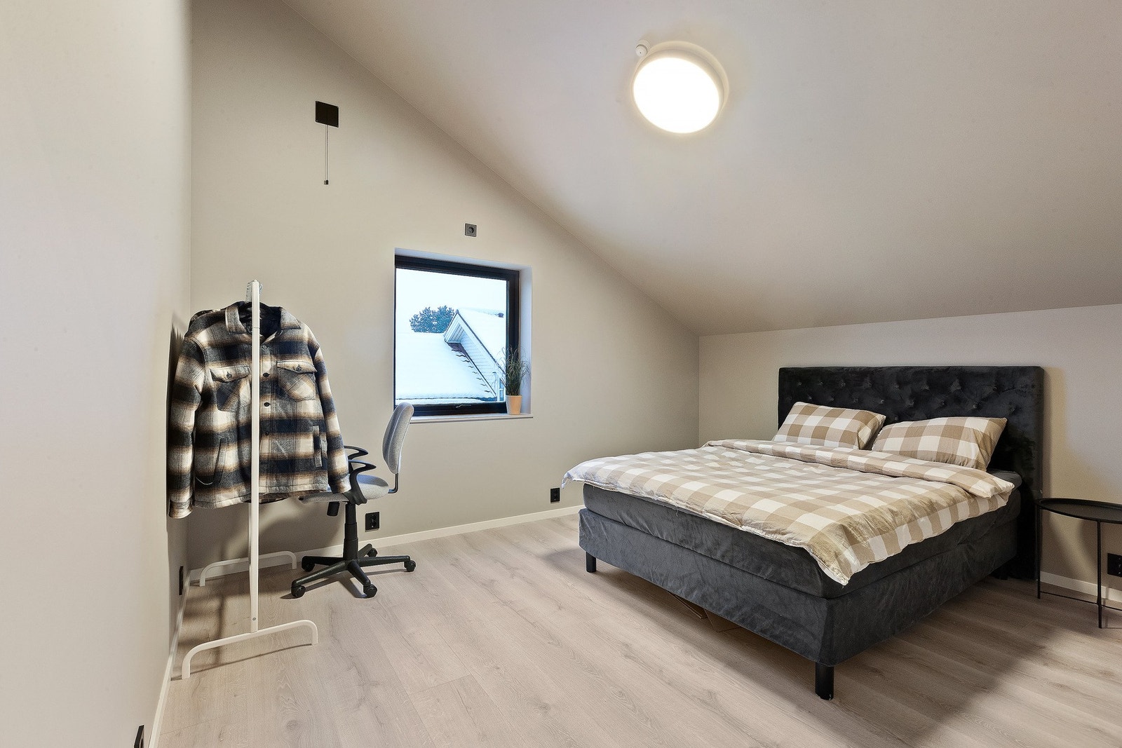 Soverom 4. Romslig soverom med en lun og behagelig atmosfære. Galleribilde