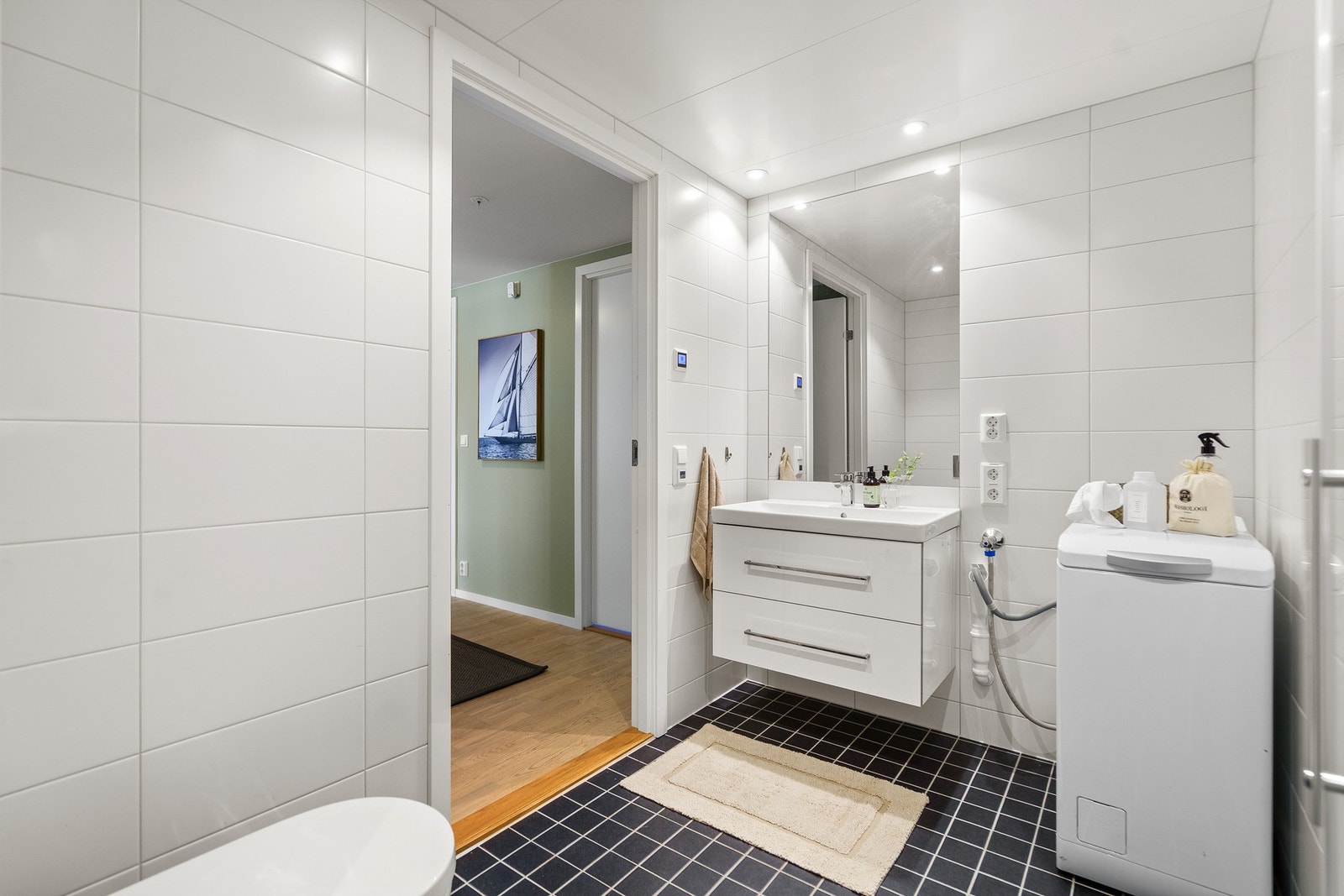 Bad med opplegg for vaskemaskin Galleribilde