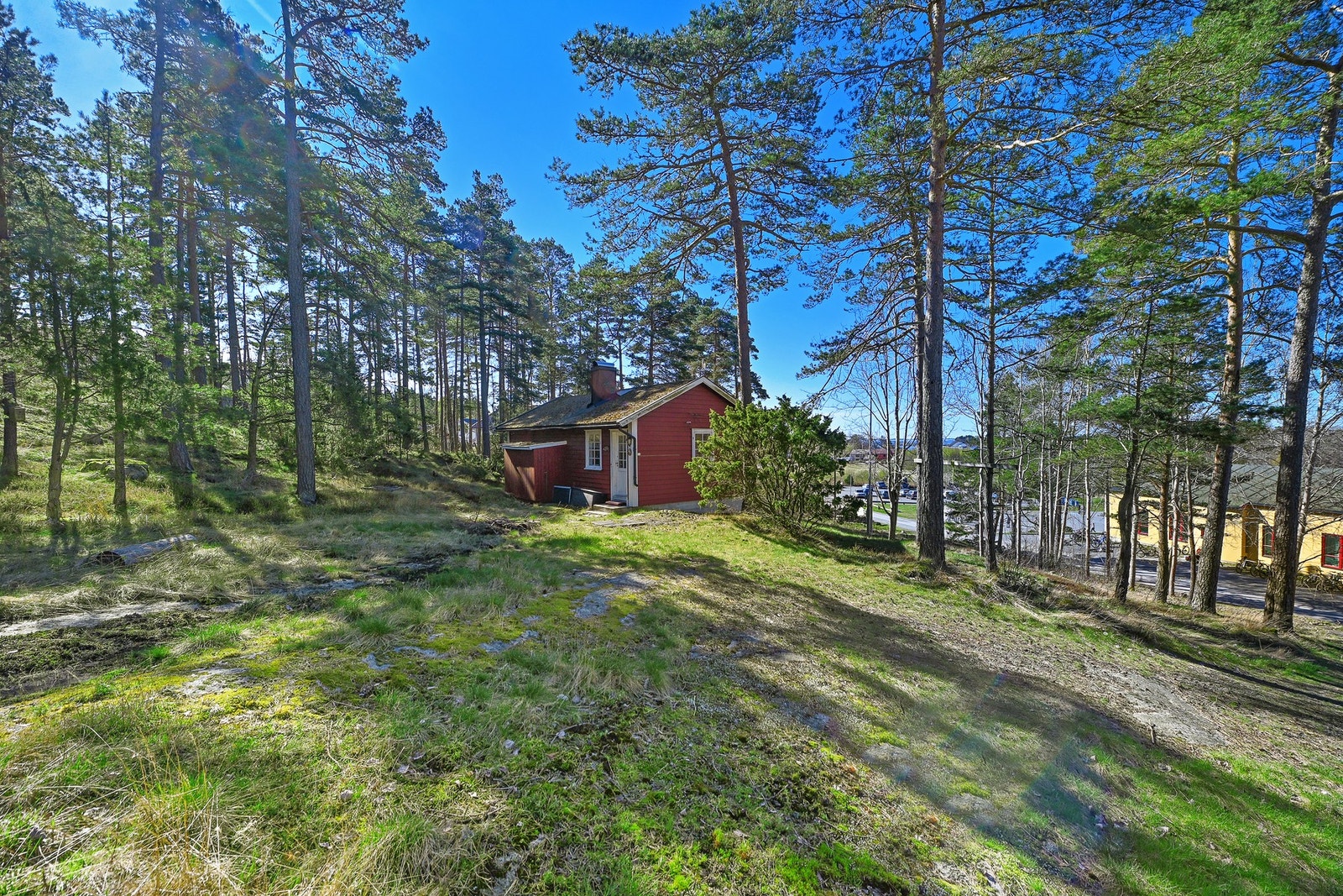 Bebyggelsen forutsettes revet for at eiendommen skal kunne utnyttes i tråd med gjeldende reguleringsplan. Galleribilde