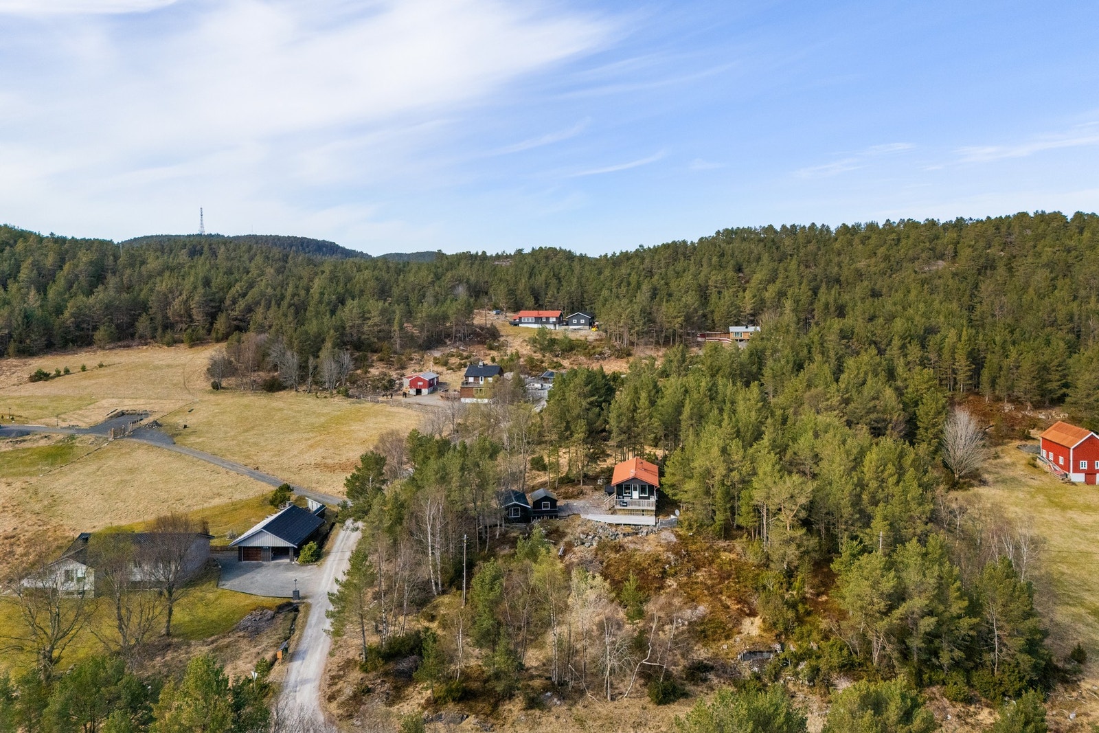 Fritidseiendommen har adkomst via vei helt frem. Galleribilde