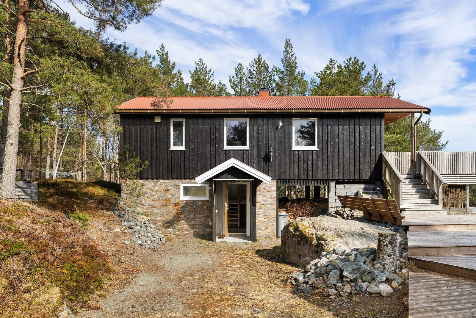 Tomten er romslig så her har man godt med boltreplass. Galleribilde