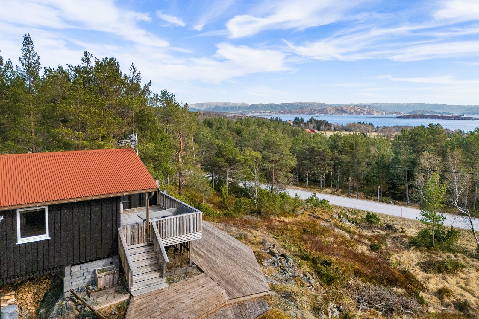 Romslig tomt på hele 2 801 m². Galleribilde