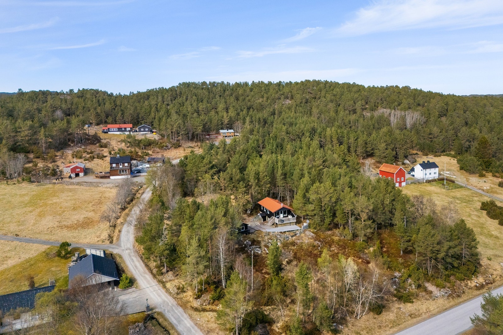 Oversiktsbilde av eiendommen og nærområdet Galleribilde