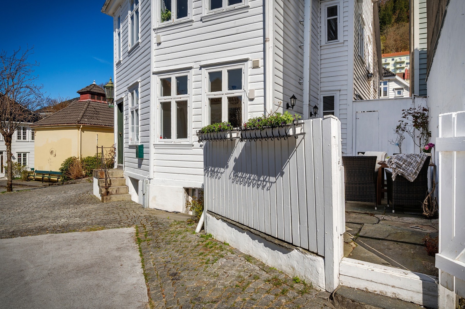 Koselig inngjærdet hage Galleribilde