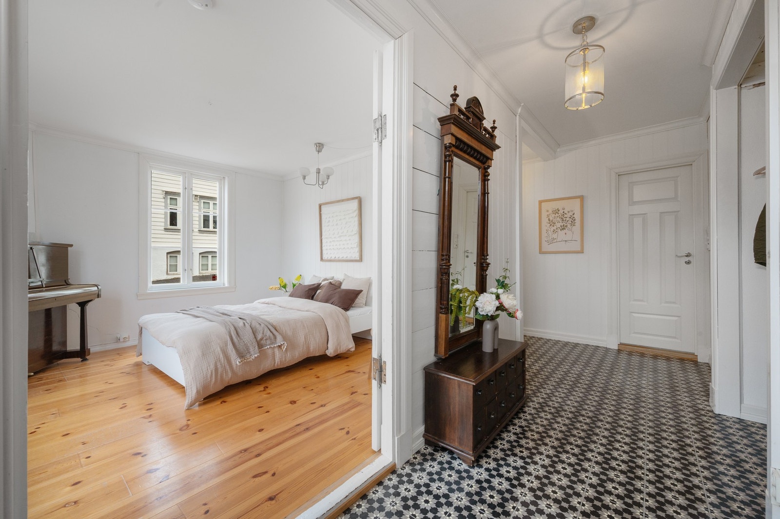 Her ligger et stort soverom Galleribilde