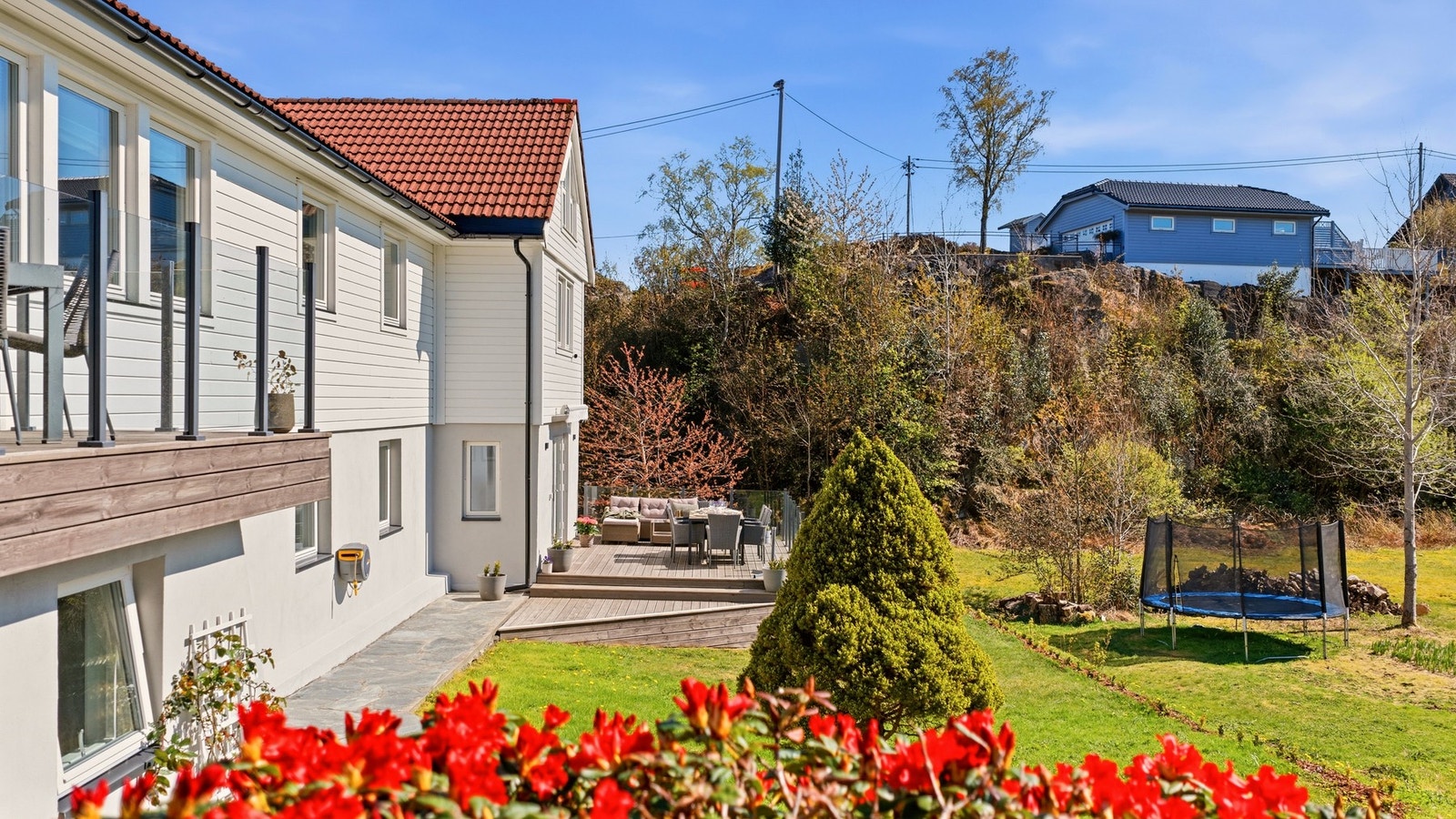 Uteområdet er opparbeidet med fokus på både trivsel og funksjonalitet. Galleribilde