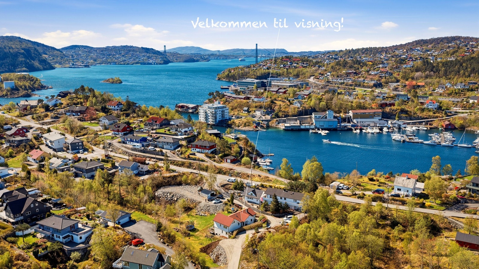 Fra eiendommen er det flott utsikt mot nærområdet og gode solforhold gjennom store deler av dagen. Galleribilde