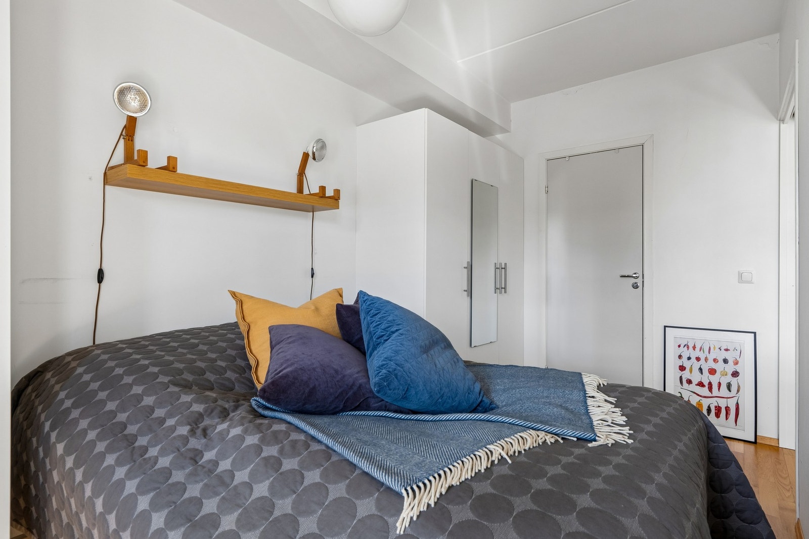 Tilgang til badet via soverommet. Galleribilde