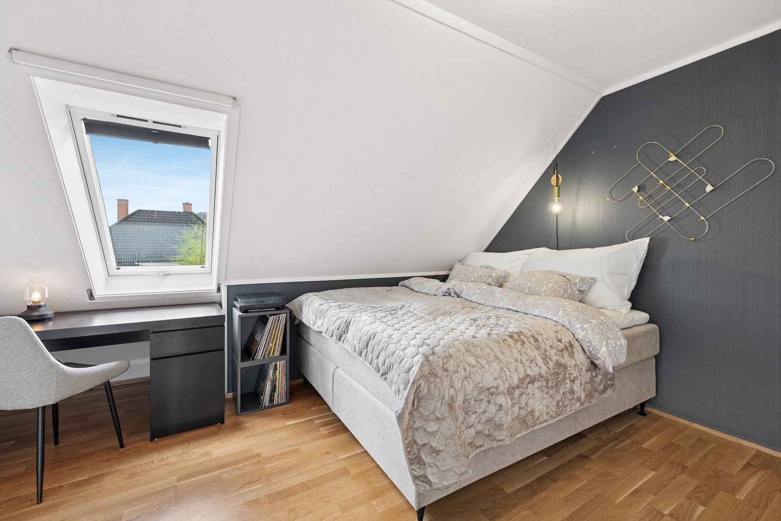 Hovedsoverommet er av god størrelse og har plass til seng og garderobeskap. Galleribilde