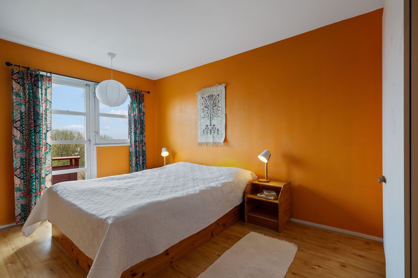 Hovedsoverommet måler 11 m² og har utgang til veranda. Galleribilde