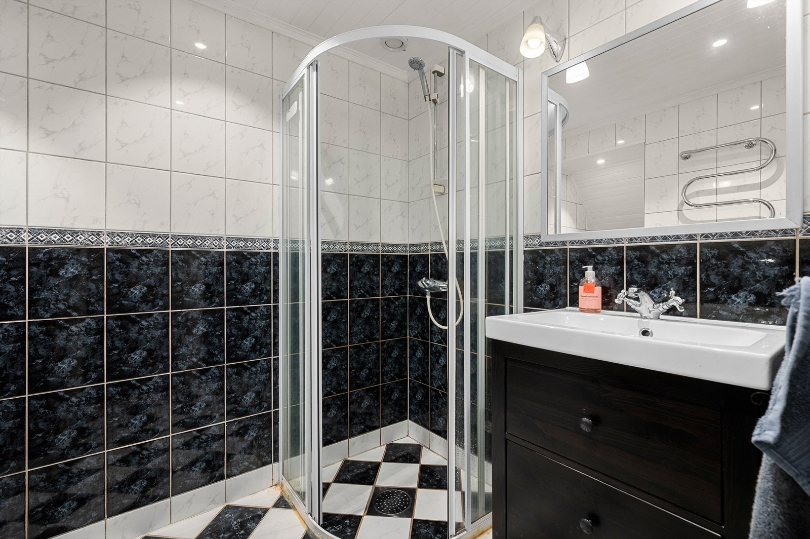Flislagt bad på ca. 4 m². Galleribilde