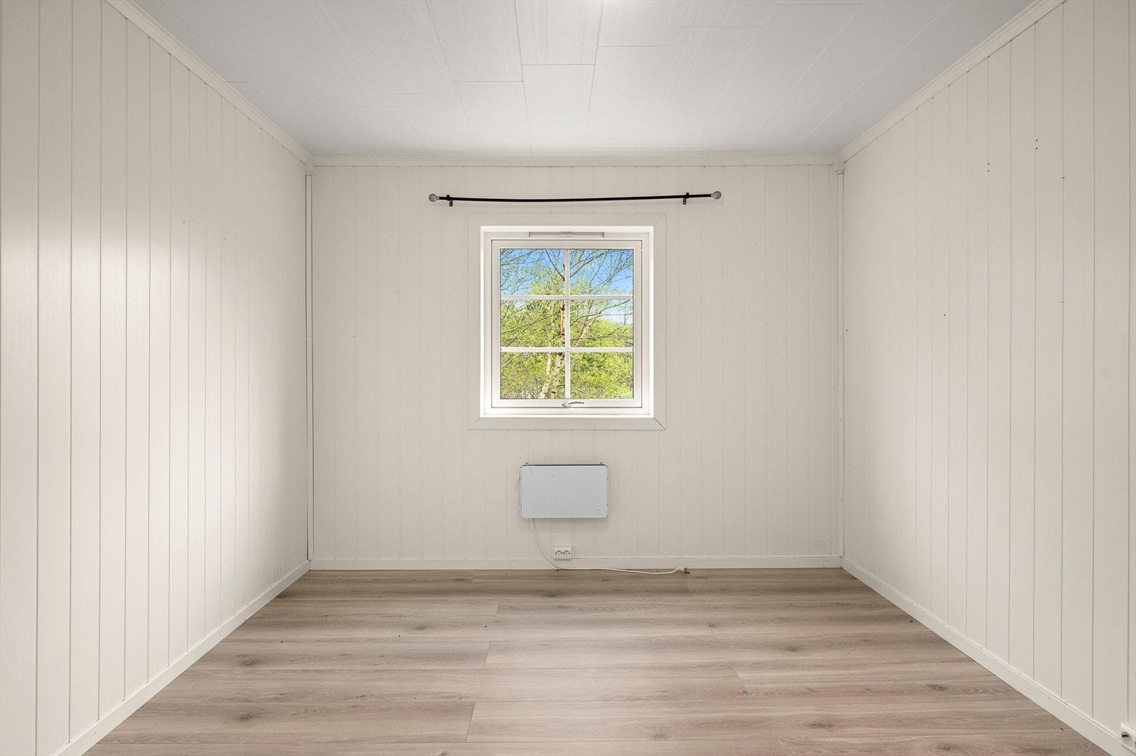 Boligen har totalt 4 romslige soverom på hhv. 15,3, 11,2, 9,3 og 8,4 m². Galleribilde