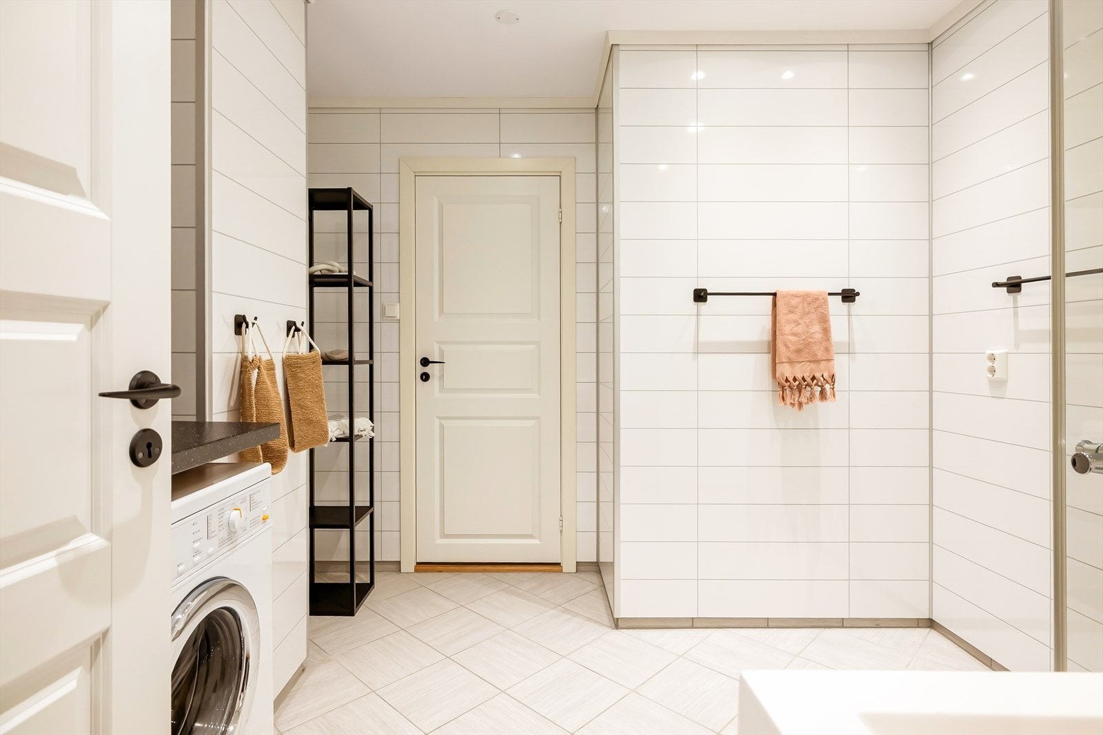 Badet ble pusset opp av tidligere eiere i 2014, og har en veldig god størrelse. Galleribilde