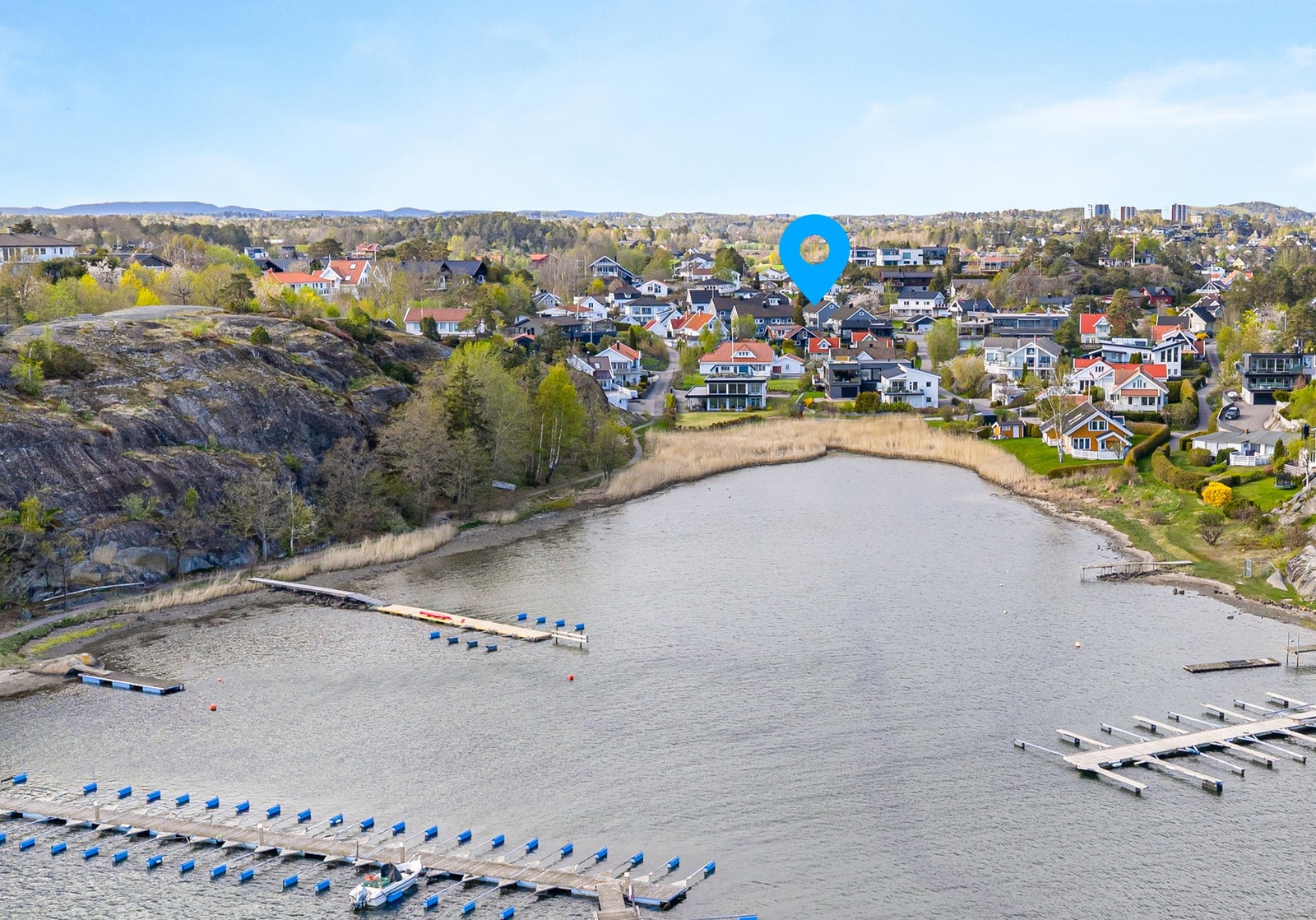 EIE eiendomsmegling ønsker velkommen til rålekker leilighet ca 250 m fra sjøen! Galleribilde