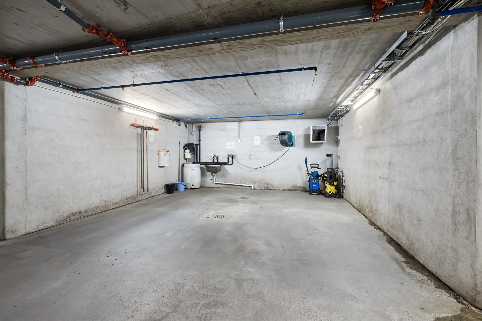 Tilgang til felles vaskeplass av bil for beboerne. Galleribilde