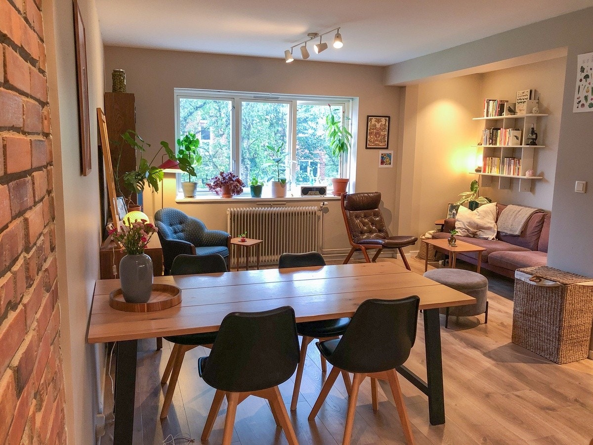 Stue - Romslig stue med plass til flere soner Galleribilde