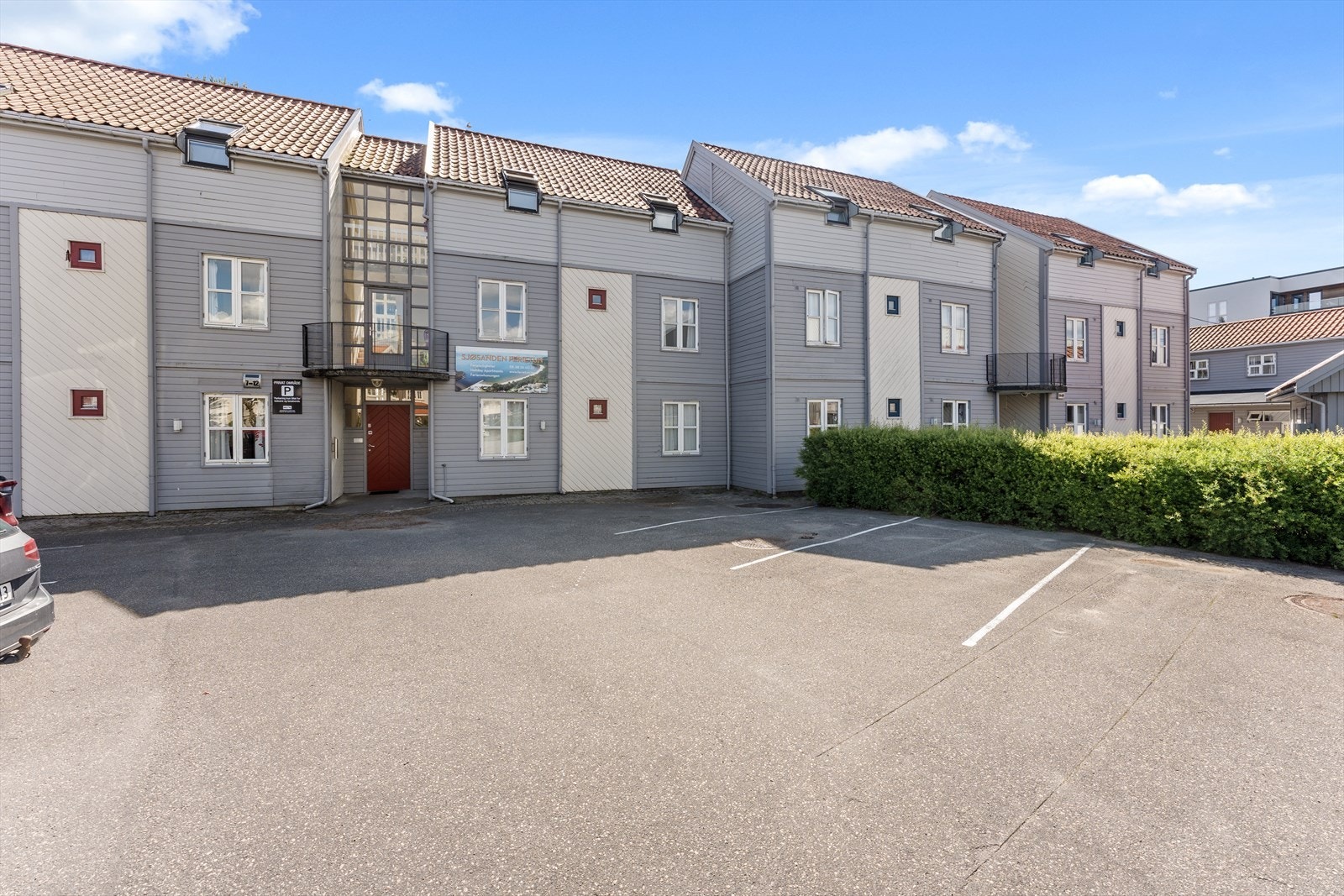 Felles parkeringsområde. Galleribilde