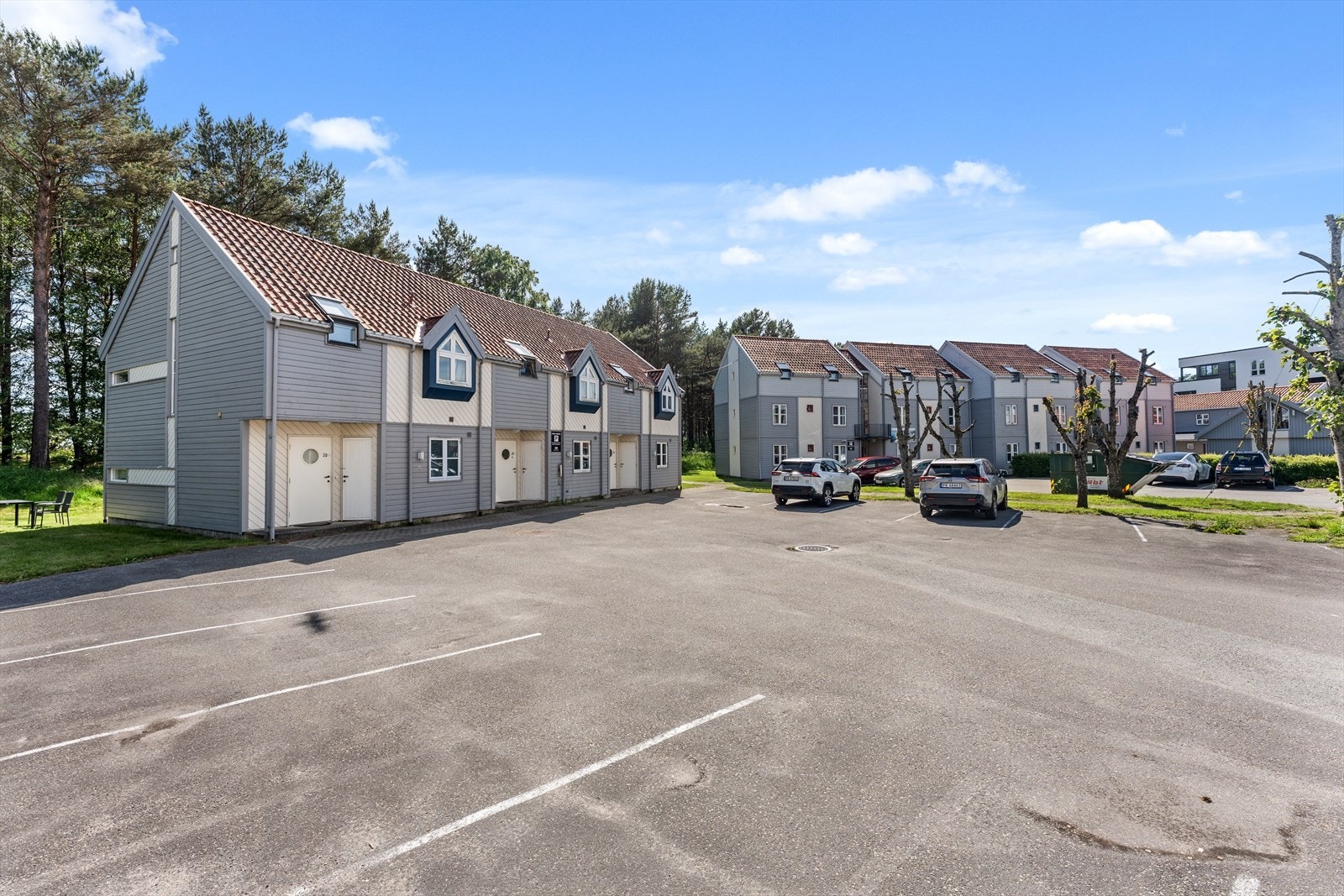 Felles parkeringsområde. Galleribilde