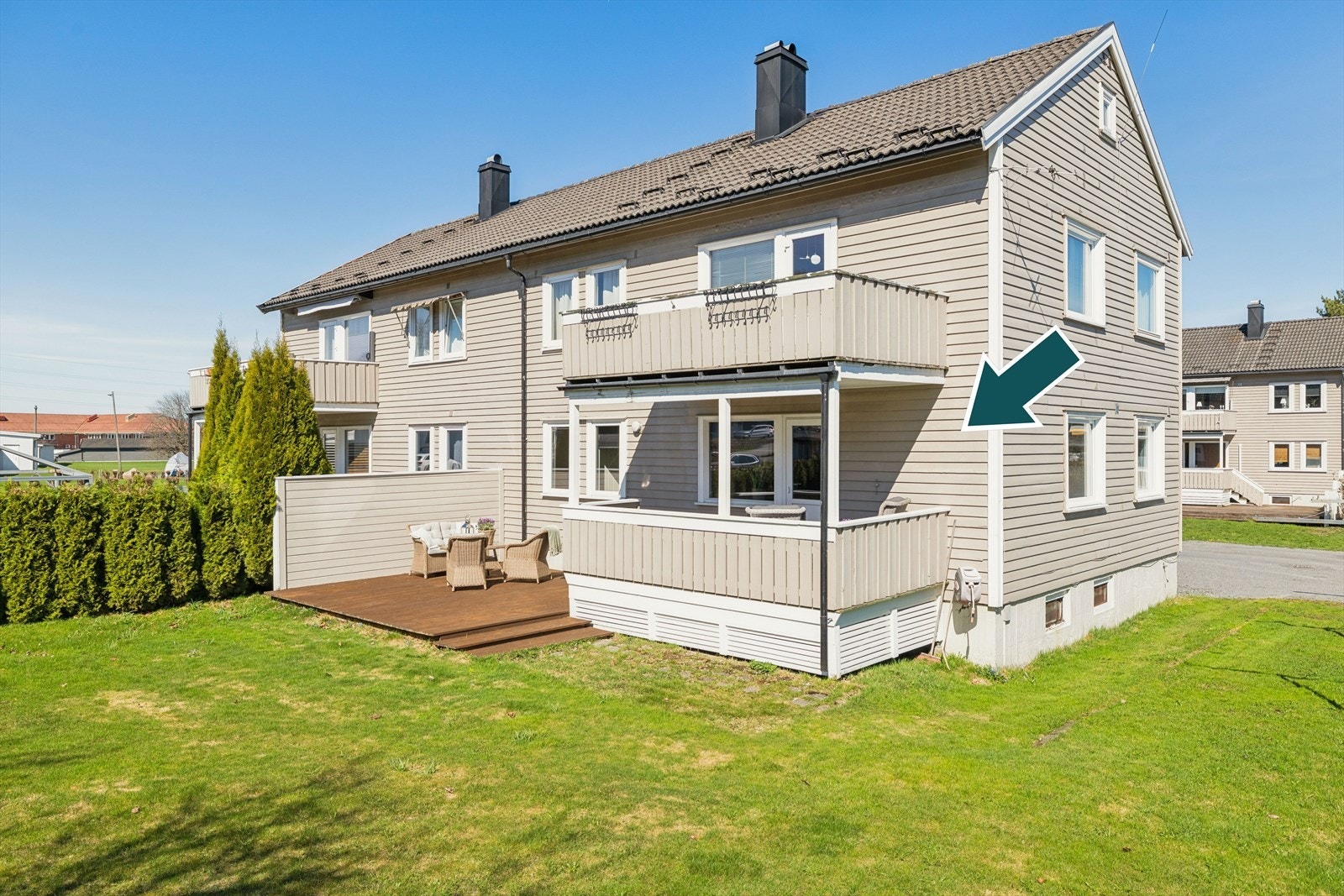 Meget pen 3-roms andelsleilighet med sørvestvendt terrasse og solrik platting på 31 m². Leiligheten ligger i 1. etasje med enkel adkomst. Galleribilde