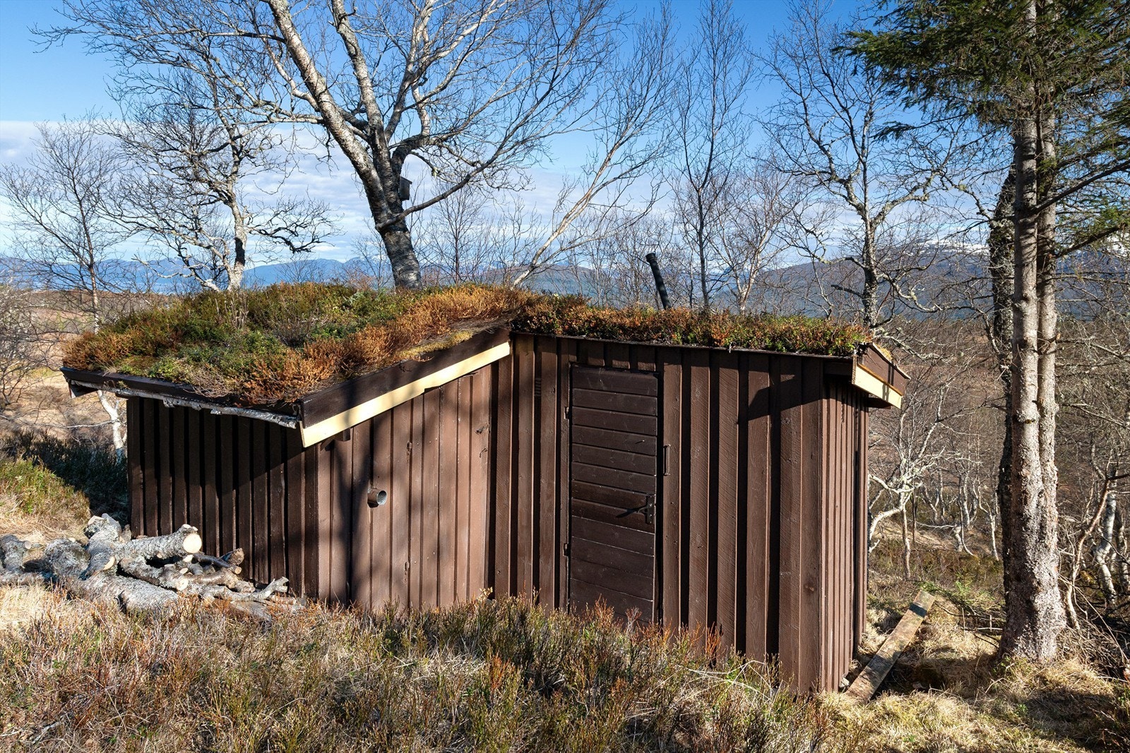 Uthus med biodo, hvor det er aggregat ved annekset i følge selger. Galleribilde