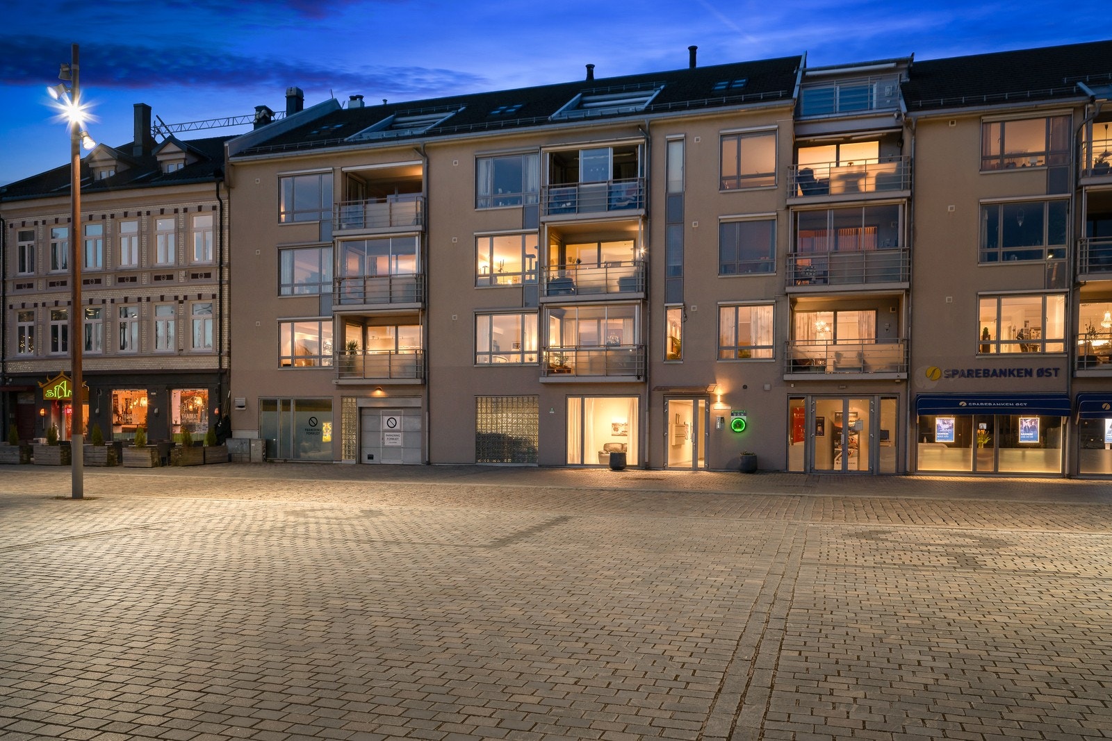 Vel møtt til en hyggelig visning i Dampskipsbrygga 2! Galleribilde