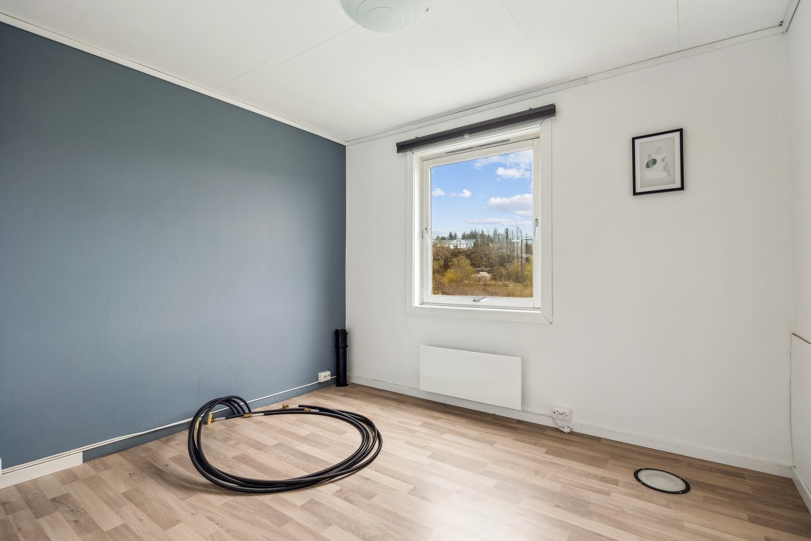 Det ene rommet er klargjort for etablering av bad med plass for vask og tørk i andre etasje Galleribilde