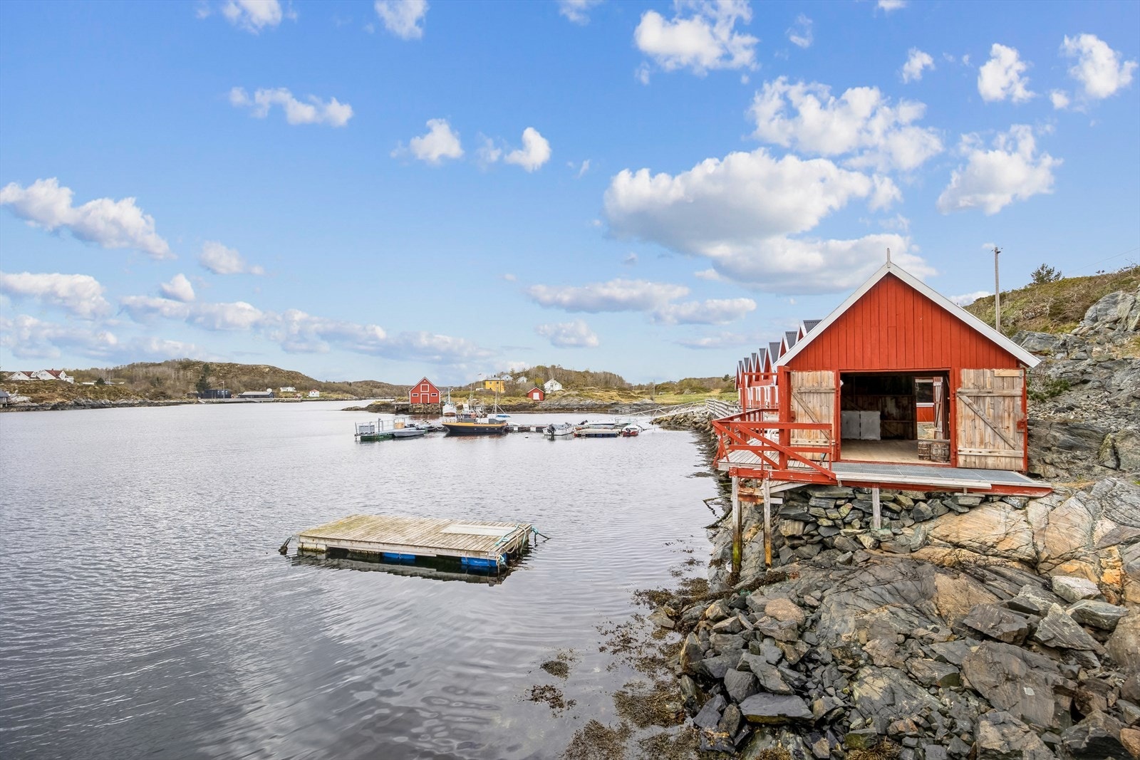 Knarrlagsundet er en spektakulær sommerperle med en unik beliggenhet som må oppleves. Galleribilde