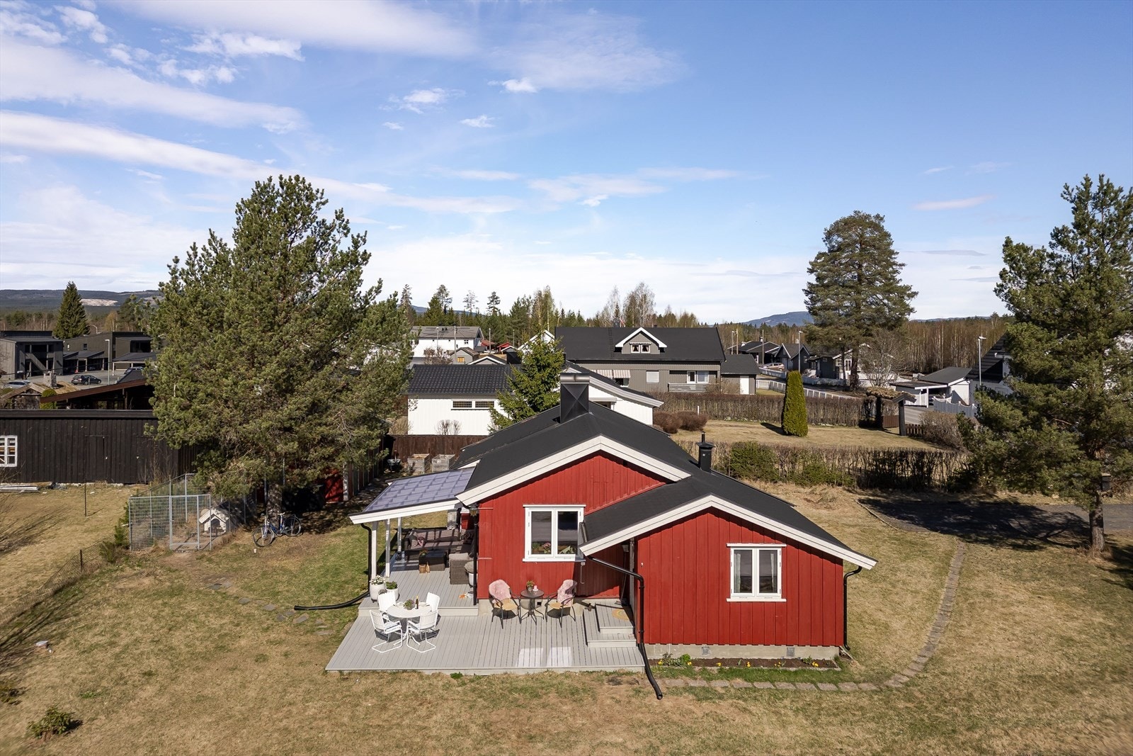 Huset ble malt utvendig i 2022, taket var nytt i ca. 2005 og vinduene i 1.etasje var nye i 2024. Galleribilde