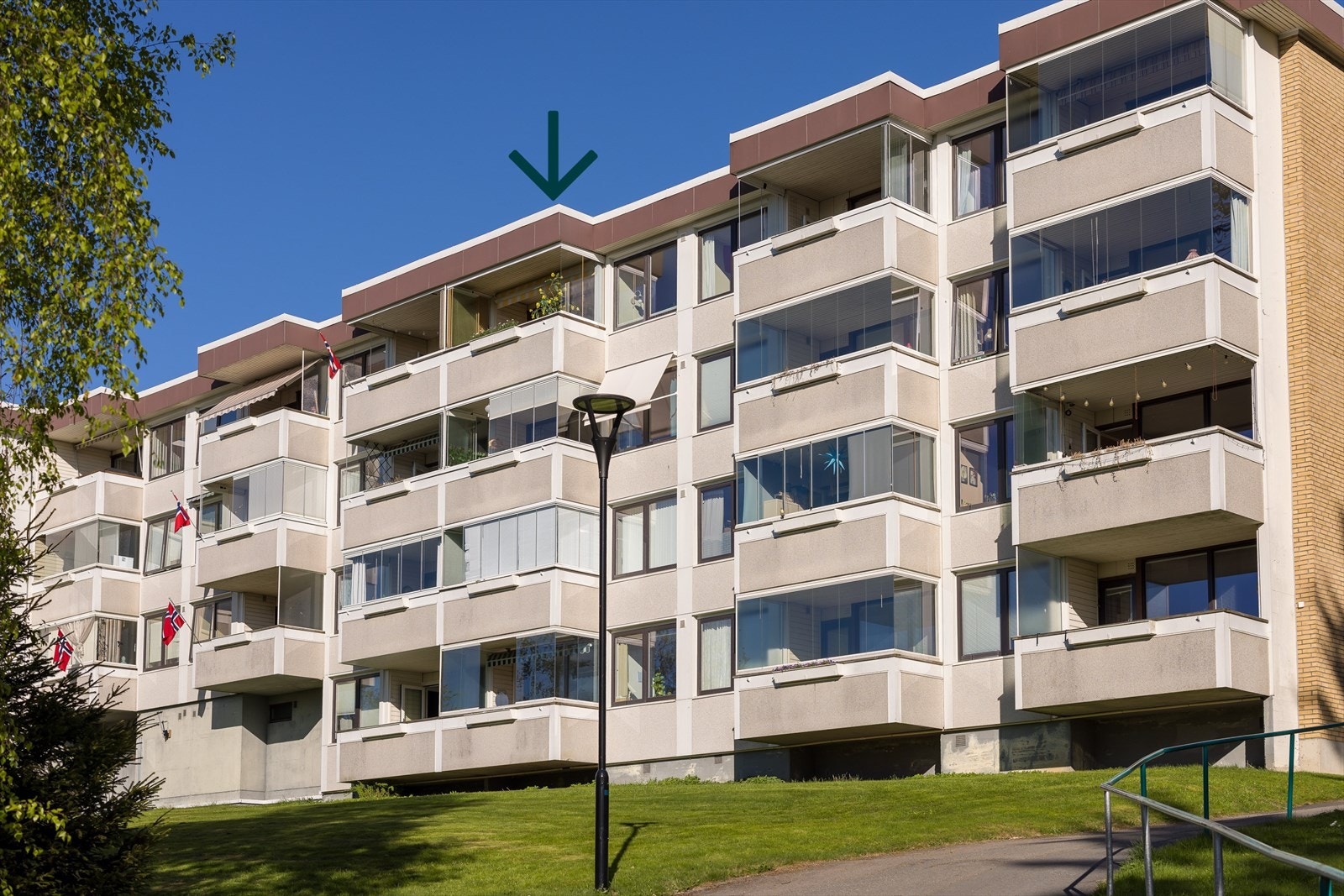 Toppleilighet med god intern beliggenhet i en av de mest attraktive byggene i området. Galleribilde