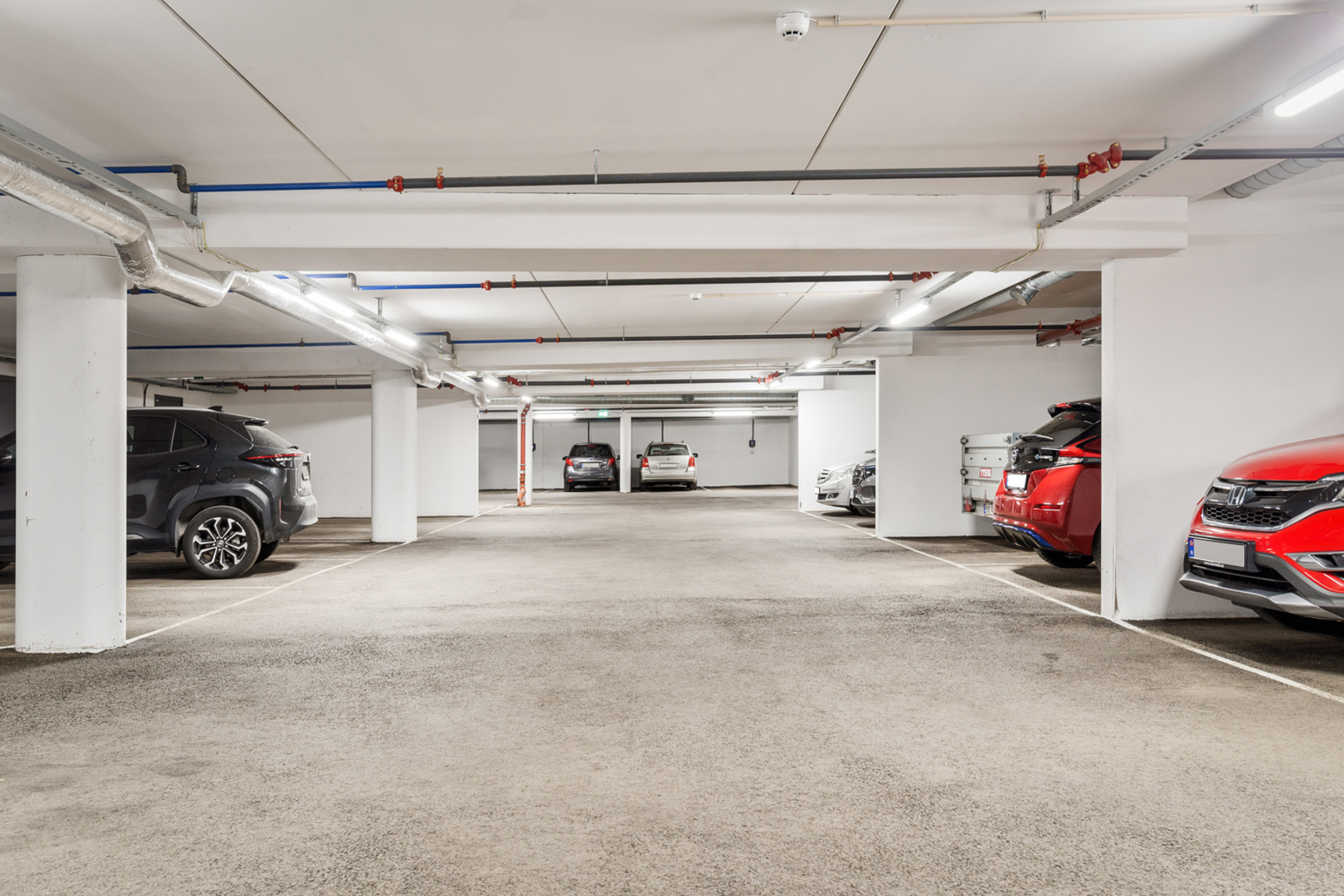 Garasje med opplegg for elbil lader. Selger har leid elbil lader. Både kjøp og leie av lader er mulig Galleribilde