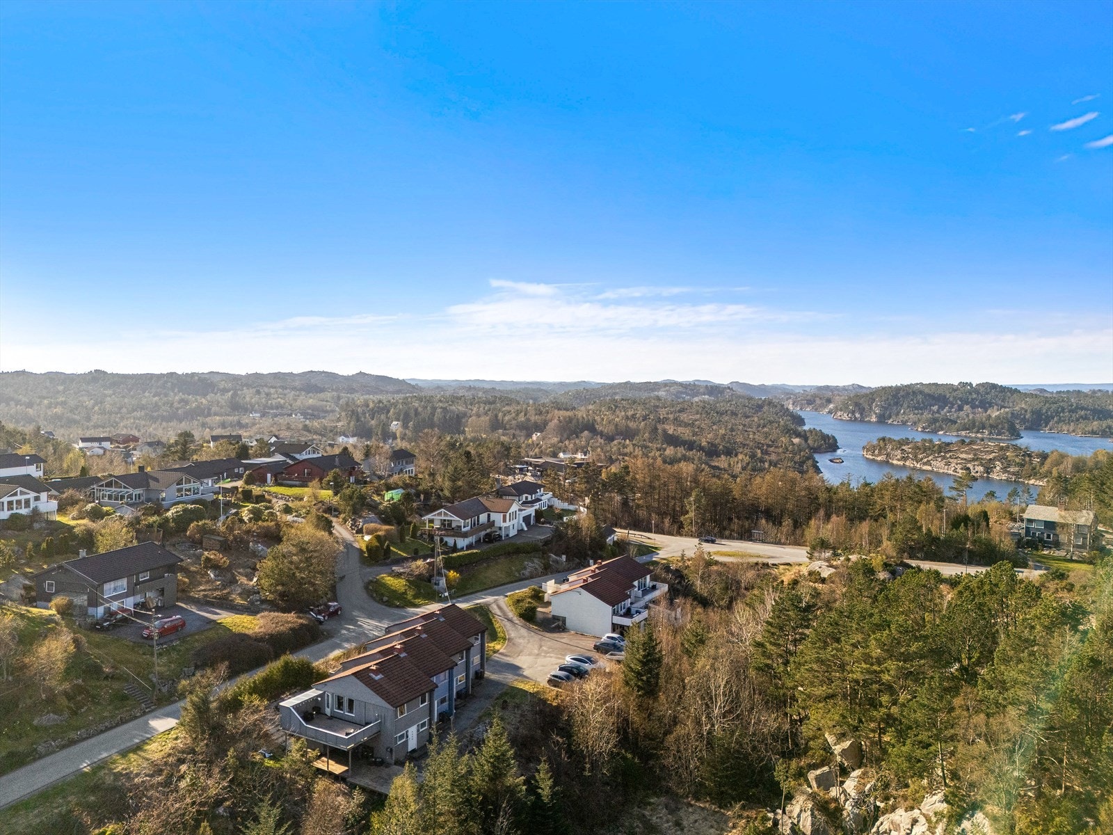 Oversiktsbilde som viser boligens fine plassering i nabolaget. Galleribilde