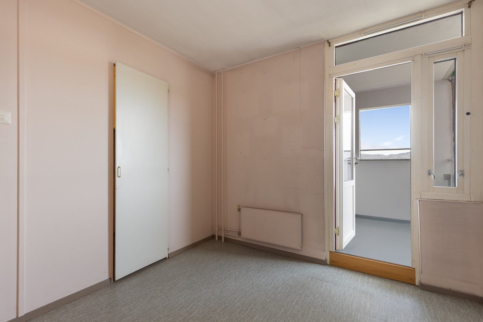 Soverommet har direkte utgang til en egen, åpen balkong. Galleribilde
