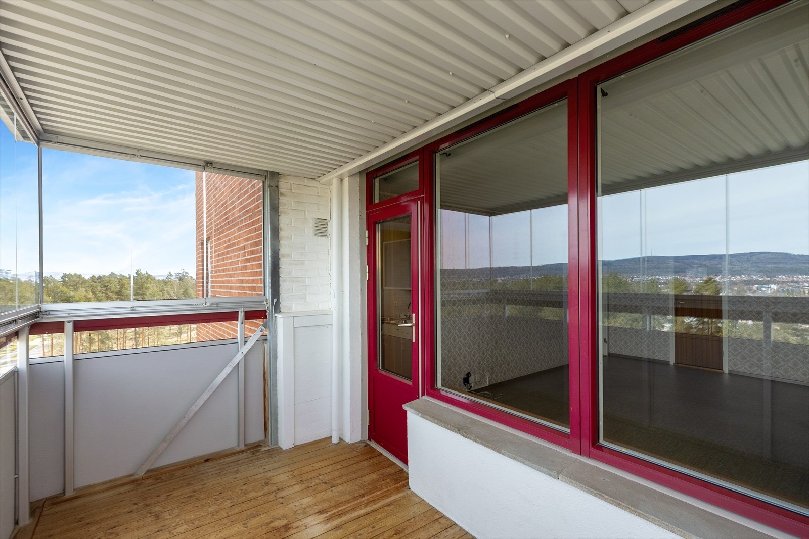 Balkongen har fin plass for utemøbler. Galleribilde